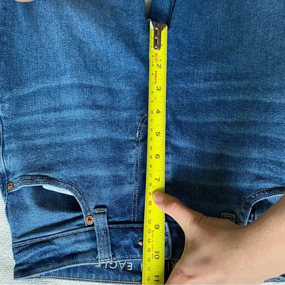 AMERICAN Eagle High Rise Mom Jean  Medium wash Size 00 Short - Picture 11 of 13